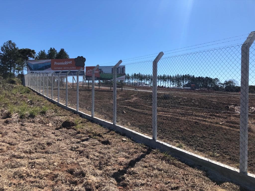 Cercamento Alambrado em Terreno Inclinado